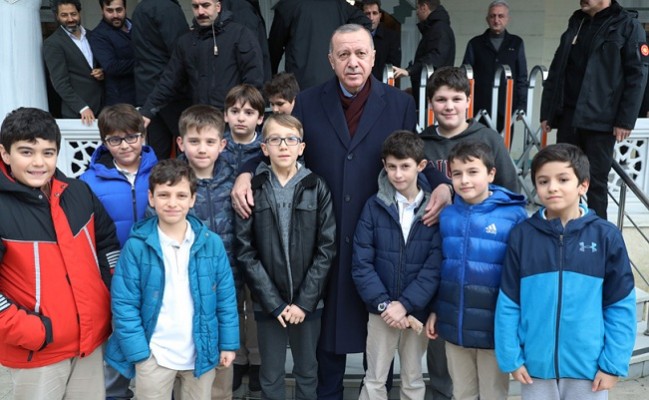 Başkan Erdoğan, Cuma namazını Hazreti Ali Camii’nde kıldı