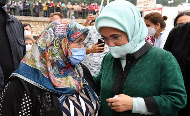 Emine Erdoğan'dan sel bölgesine ziyaret