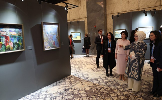 Emine Erdoğan, Semerkant'ta Özbekistan'ın Renkleri Sergisi'ni ziyaret etti